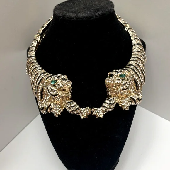 NWT โ๏ธ๐คโ๏ธ NATASHA GREEN EYED TIGERS STATEMENT NECKLACE - Picture 5 of 13